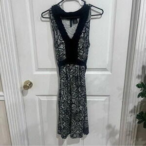New directions black and white knee length dress